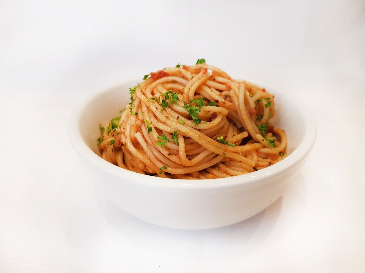 1 litro espagueti con pesto de tomate (8-10 pers.)